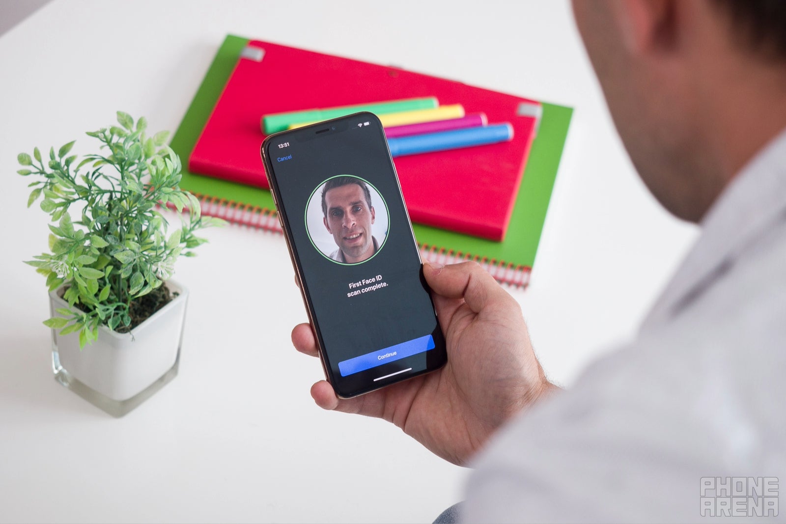 Apple a introduit Face ID comme nouvelle méthode d'authentification biométrique avec l'iPhone X (Crédit d'image – PhoneArena) - Apple ouvre la porte aux réparations d'iPhone avec des pièces usagées