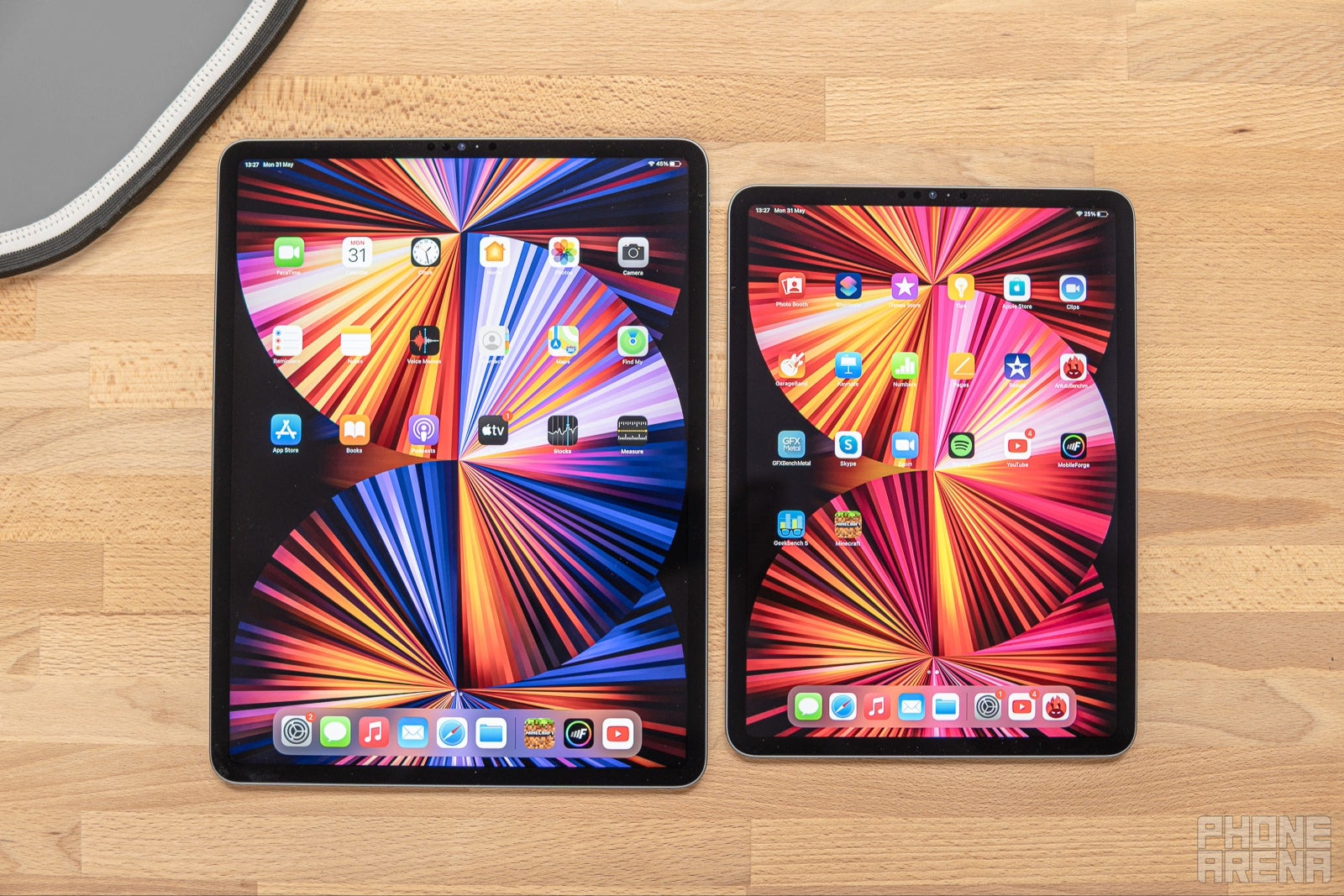 iPad Pro de 12,9 polegadas com mini-LED ao lado do iPad Pro de 11 polegadas com LCD (crédito da imagem – PhoneArena) - Afinal, não há tela mini-LED para o suposto iPad Air de 12,9 polegadas: LCD disse permanecer