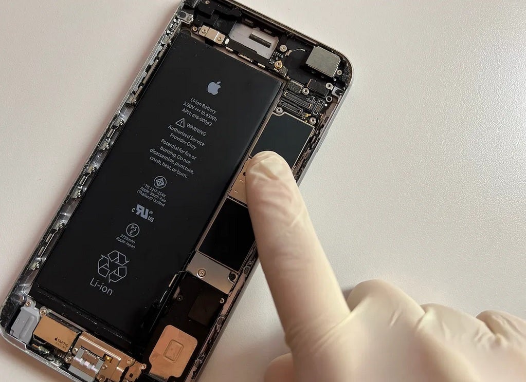 Ming-Chi Kuo says that the iPhone 16 Pro Max could feature longer battery life than its predecessor - Supply chain check reveals strong possibility of longer battery life for iPhone 16 Pro Max