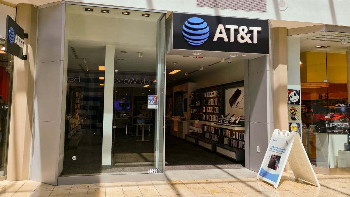 An AT&T customer claims that an associate added two lines and financed over $2,000 in equipment using his account without consent - AT&T rep adds new lines to a customer's account and finances $2K in gear without permission (UPDATE)