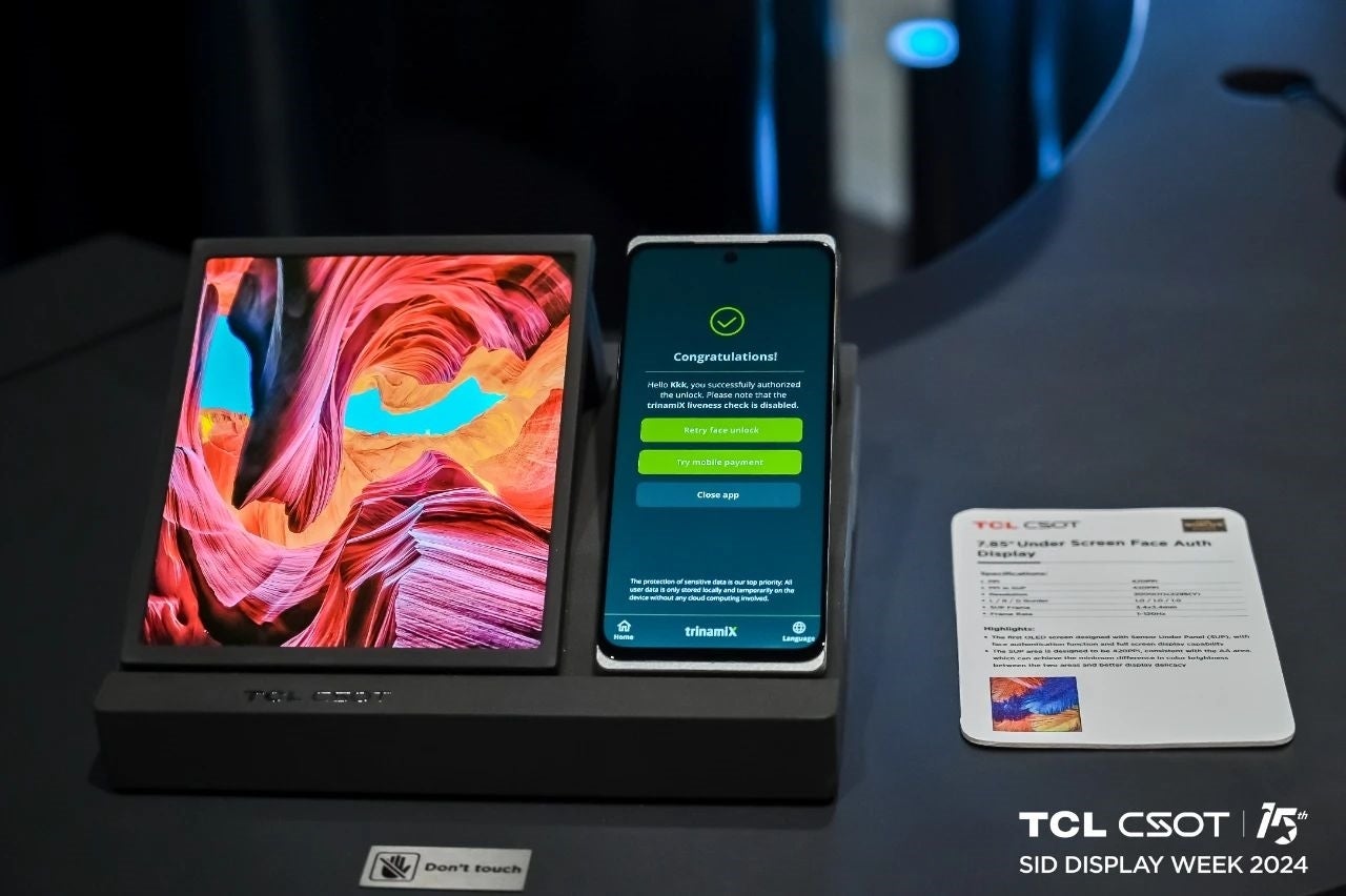 TCL CSOT displays its 7.85-inch tri-foldable smartphone - TCL CSOT shows off the world's first tri-foldable phone that opens to reveal a 7.85-inch screen