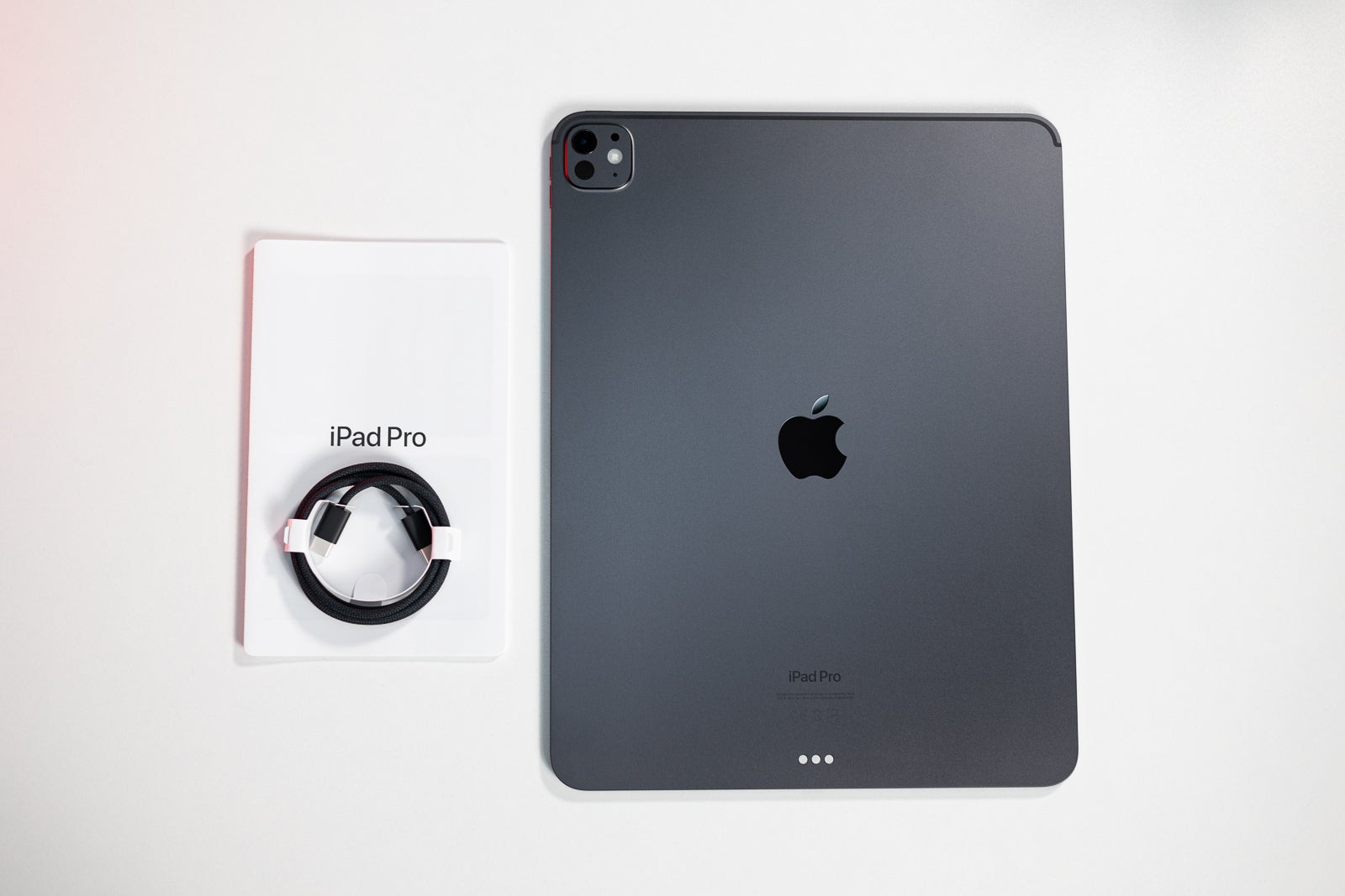 M4 iPad Pro box contents. - iPad Pro M4 (2024): What&#039;s in the box?