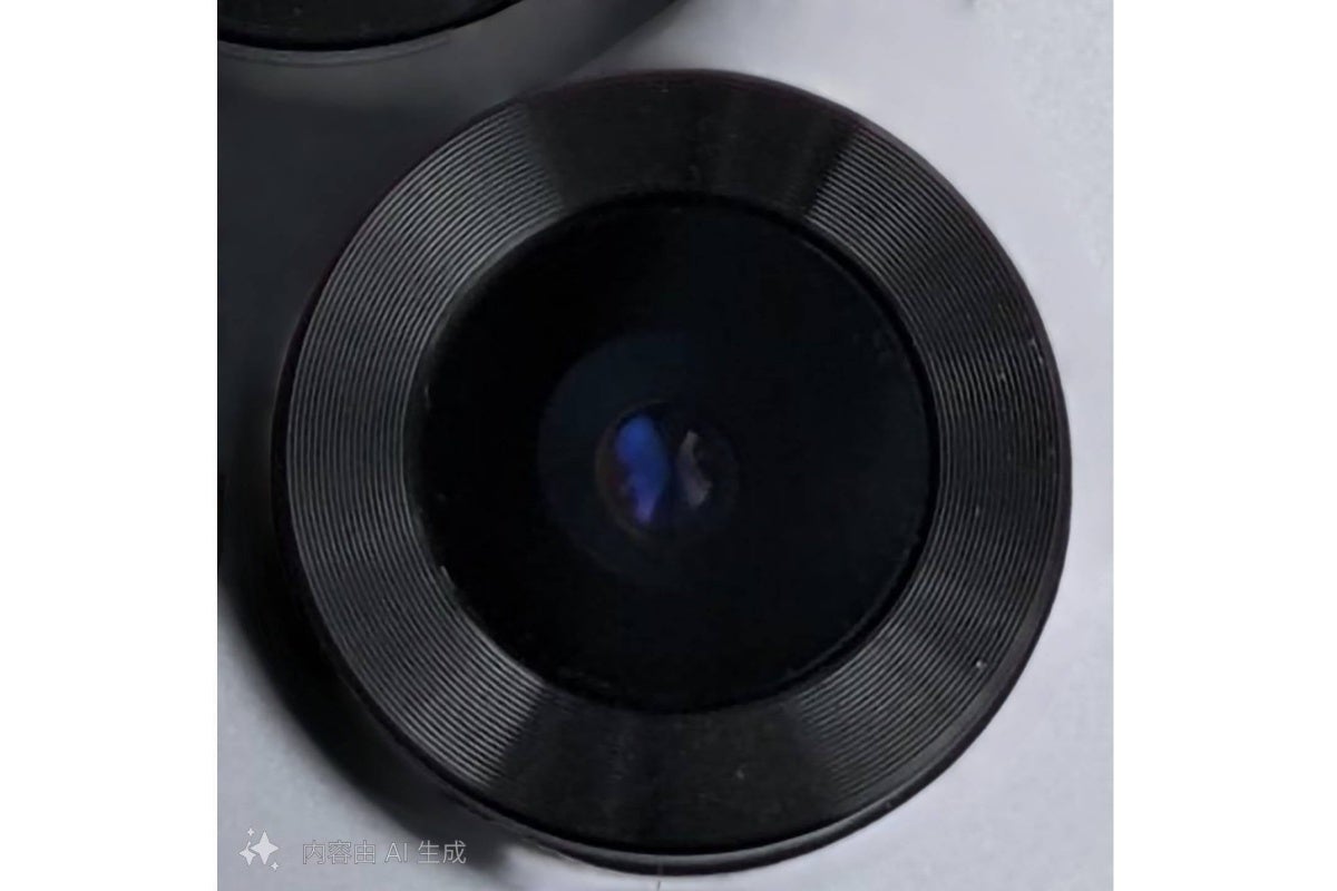 This is the first Z Fold 6 puzzle piece revealed by Ice Universe. - Another little piece of the Galaxy Z Fold 6 design puzzle falls into place with partial camera pic