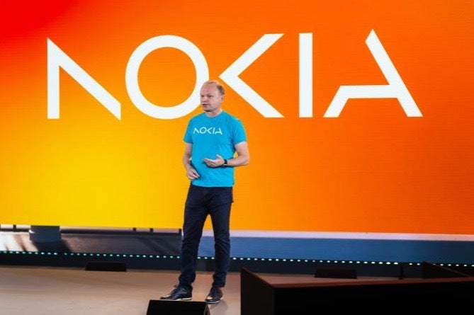 Nokia CEO makes the world&#039;s first &quot;immersive&quot; 3D audio phone call