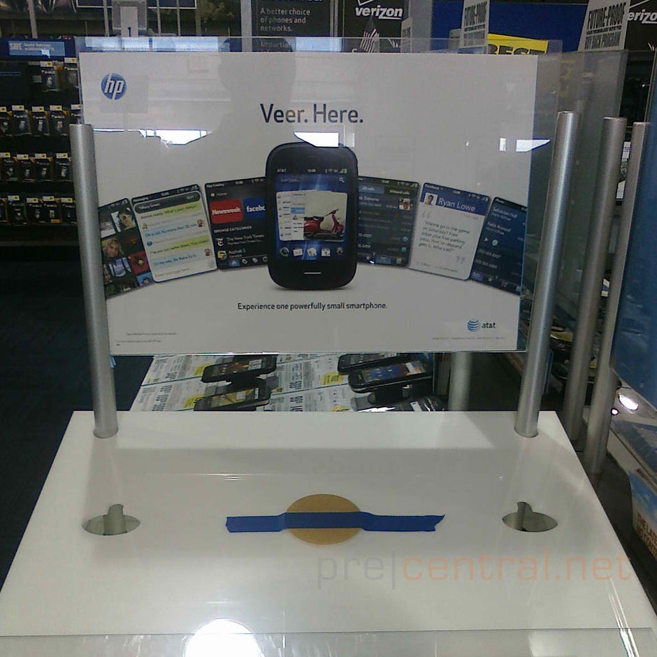 Displays for the HP TouchPad are beginning to appear at Walmart & Best Buy