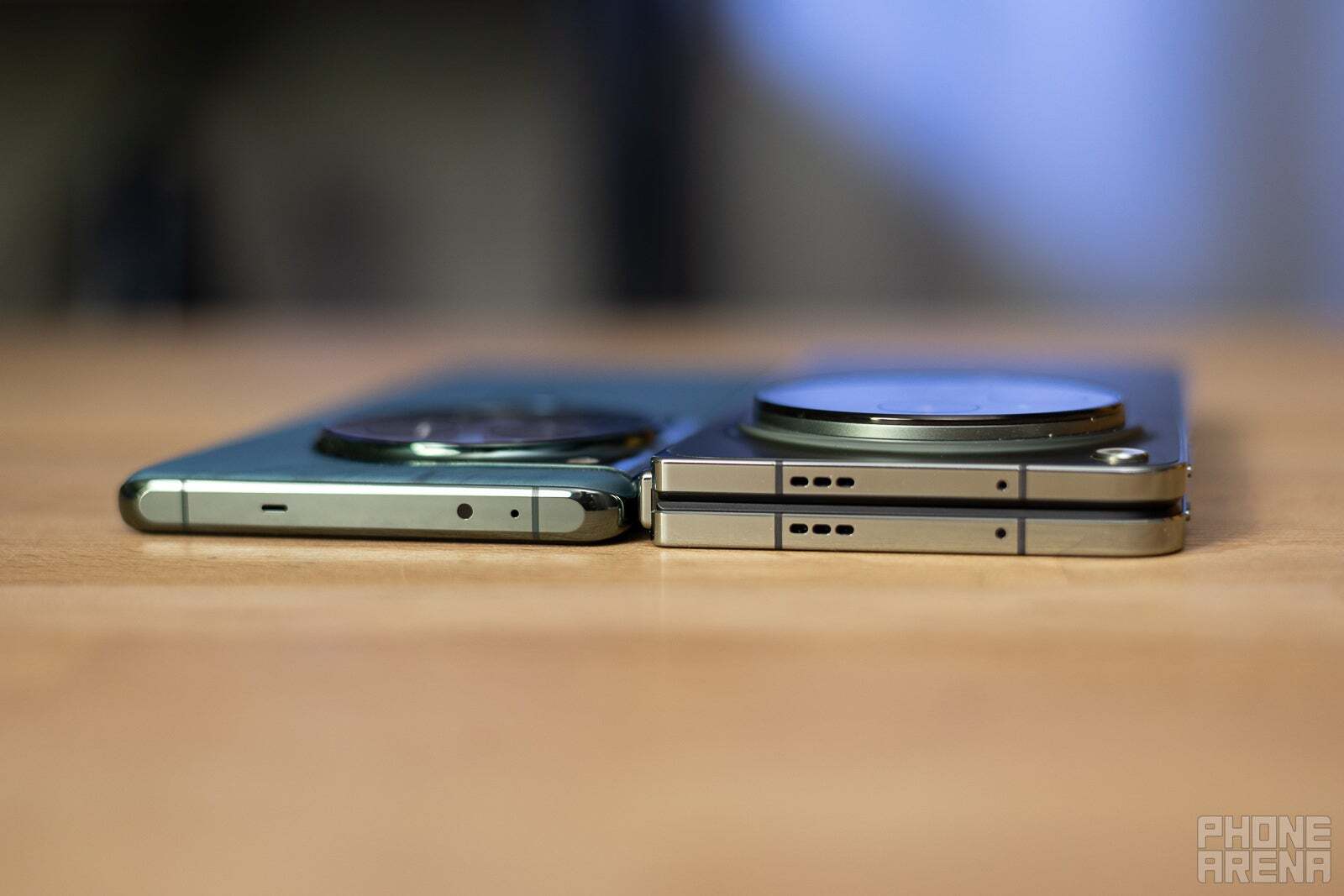 OnePlus 12 vs Terbuka – perangkat lipat memiliki profil yang jauh lebih tebal |  Kredit gambar – PhoneArena – OnePlus Open yang dapat dilipat dan menakjubkan akhirnya membuat saya menjauh dari iPhone, dan saya menyukainya