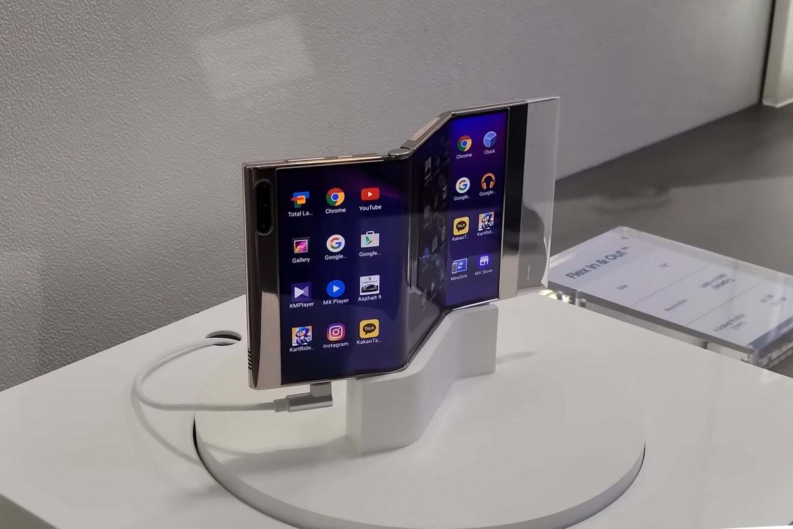 This tri-folding screen is absolutely real! - Here&#039;s why the iPhone 16 Pro should not grow in size