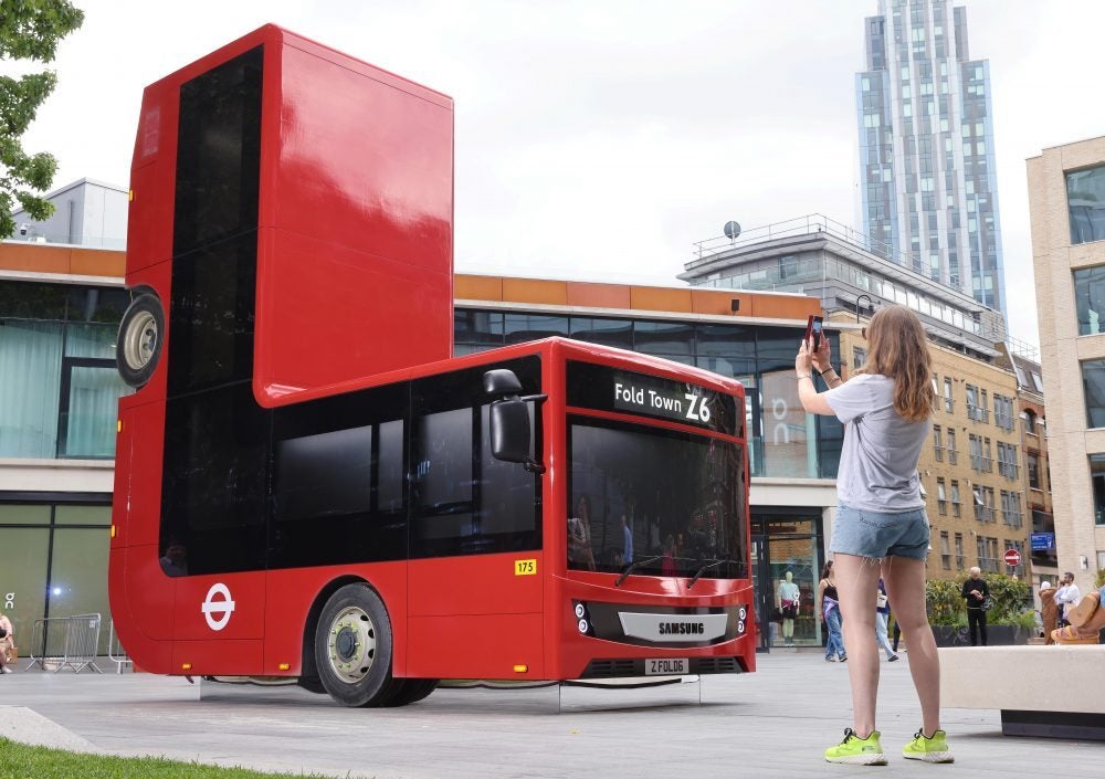 The Galaxy Z Fold mania got a 40-foot London bus folded at 90-degree ...