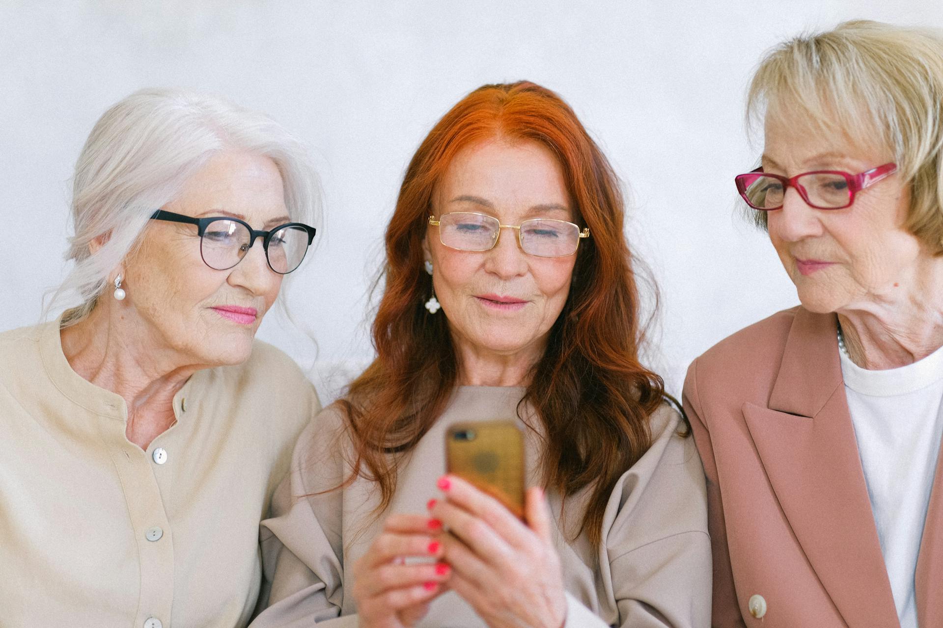 Help your loved ones get on the 4G/5G bandwagon. | Image source – Pexels.com - Even if T-Mobile doesn&#039;t shut down its 2G network, you should ditch your old phone for security reasons