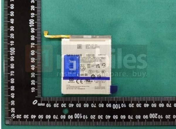 The Galaxy S24 FE battery | Image source – FCC via 91 Mobiles - Samsung Galaxy S24 FE bares its battery at the FCC