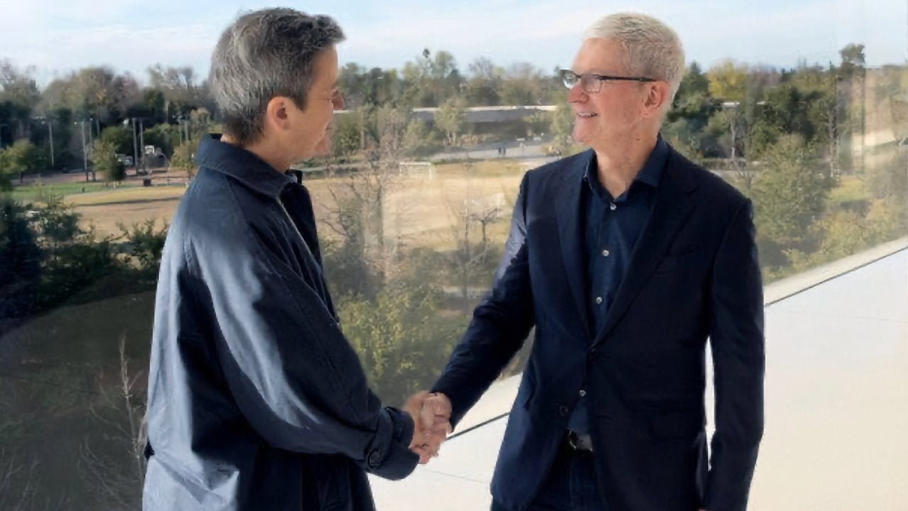 Margrethe Vestager and Tim Cook at Apple Park. 