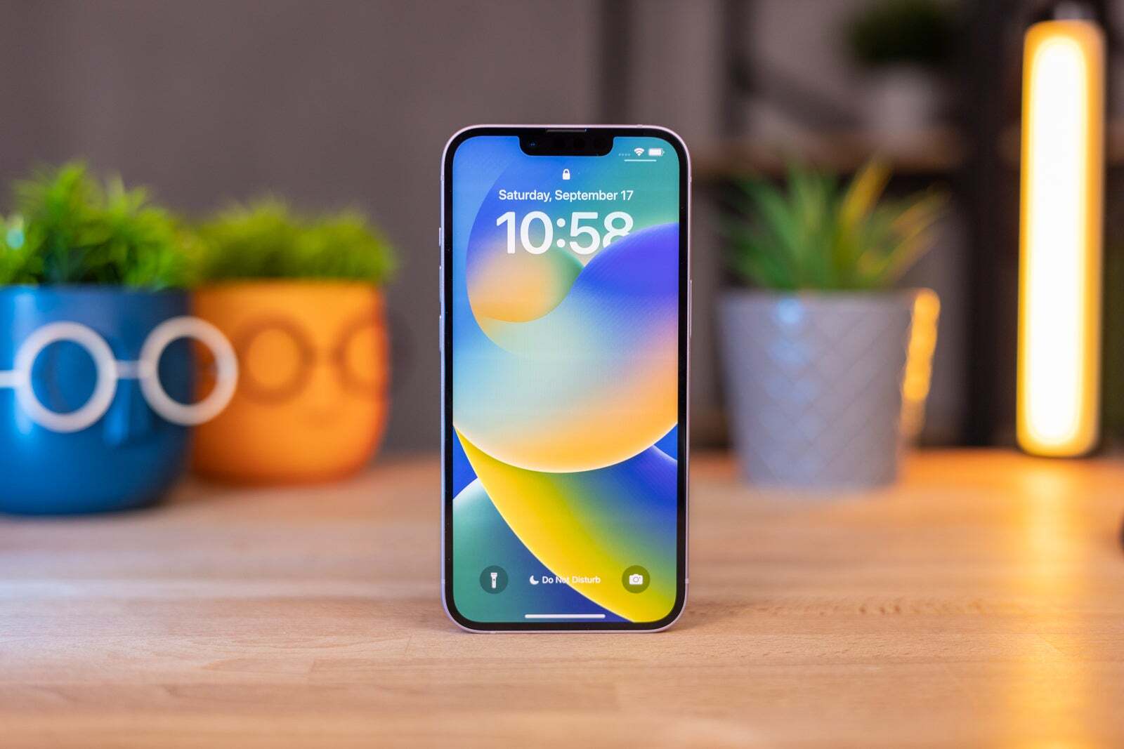 The iPhone 14 has a much larger screen than the SE and a more modern design - Best budget and affordable phones in 2024: a buyer&#039;s guide