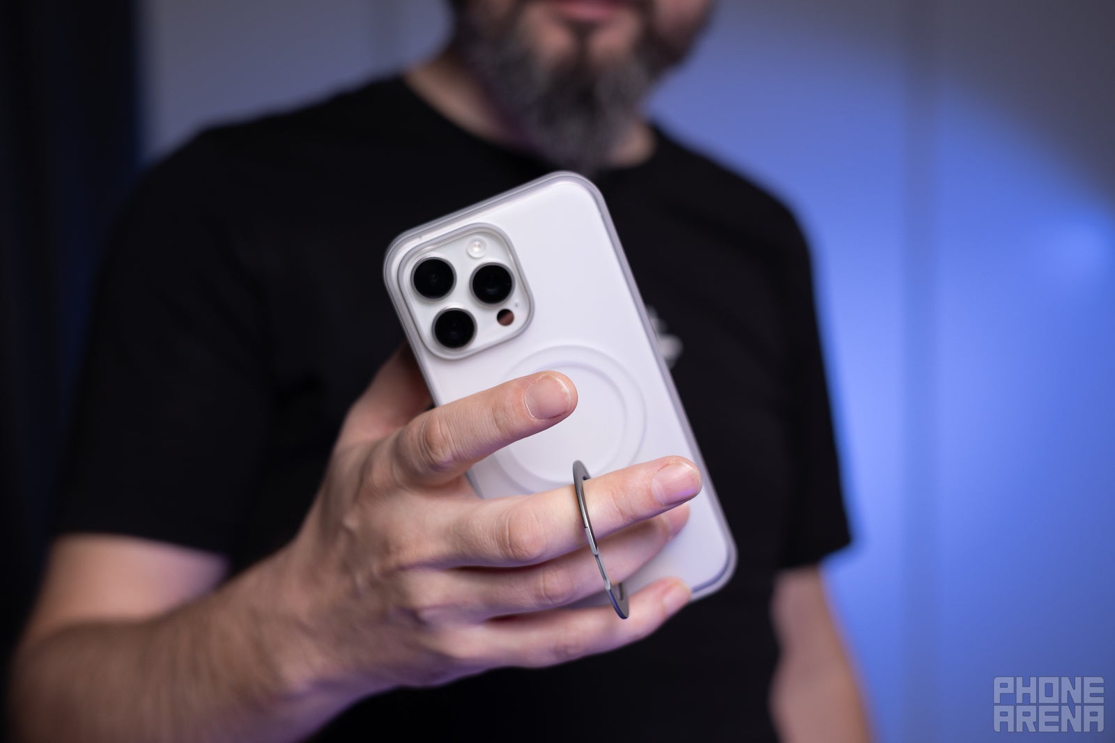 Proteja seu novo iPhone 16 com as capas Torras Ostand e o protetor GlassGo