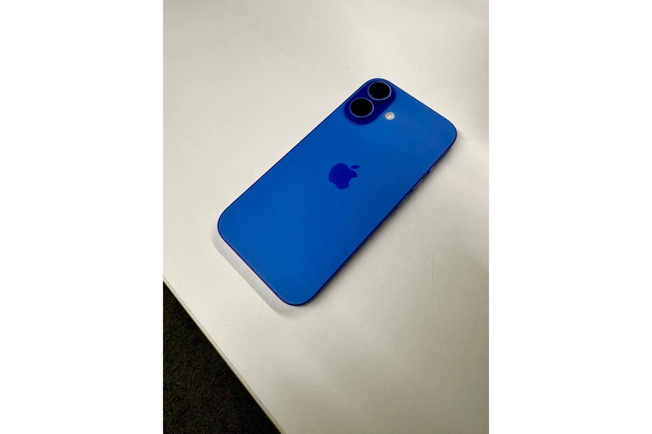 A New Zealand resident shares a photo of their iPhone 16 | Image Credit -&amp;nbsp;ZiggyLeaf, Reddi - iPhone 16 and iPhone 16 Pro start arriving at doors of customers in two countries