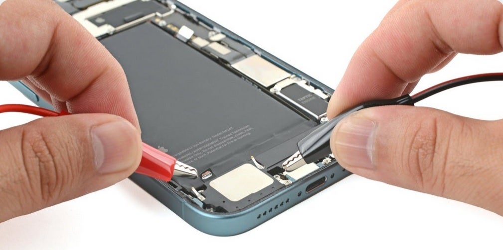 The battery glue used on the non-Pro iPhone 16 models will be used on all four iPhone 17 series models. | Image credit-iFixit - Apple to use new battery technology for iPhone 17 series