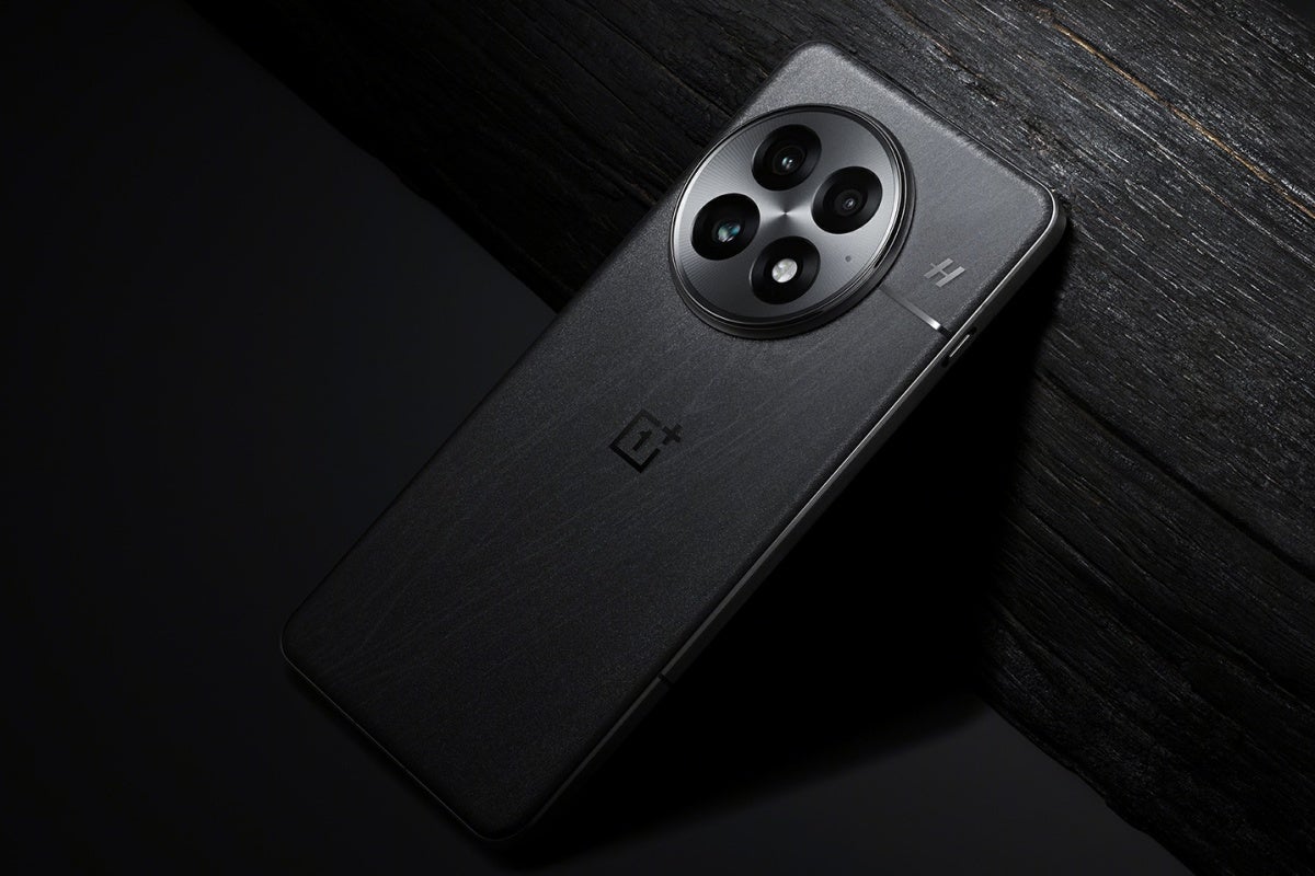 Leaked OnePlus 13 image in black