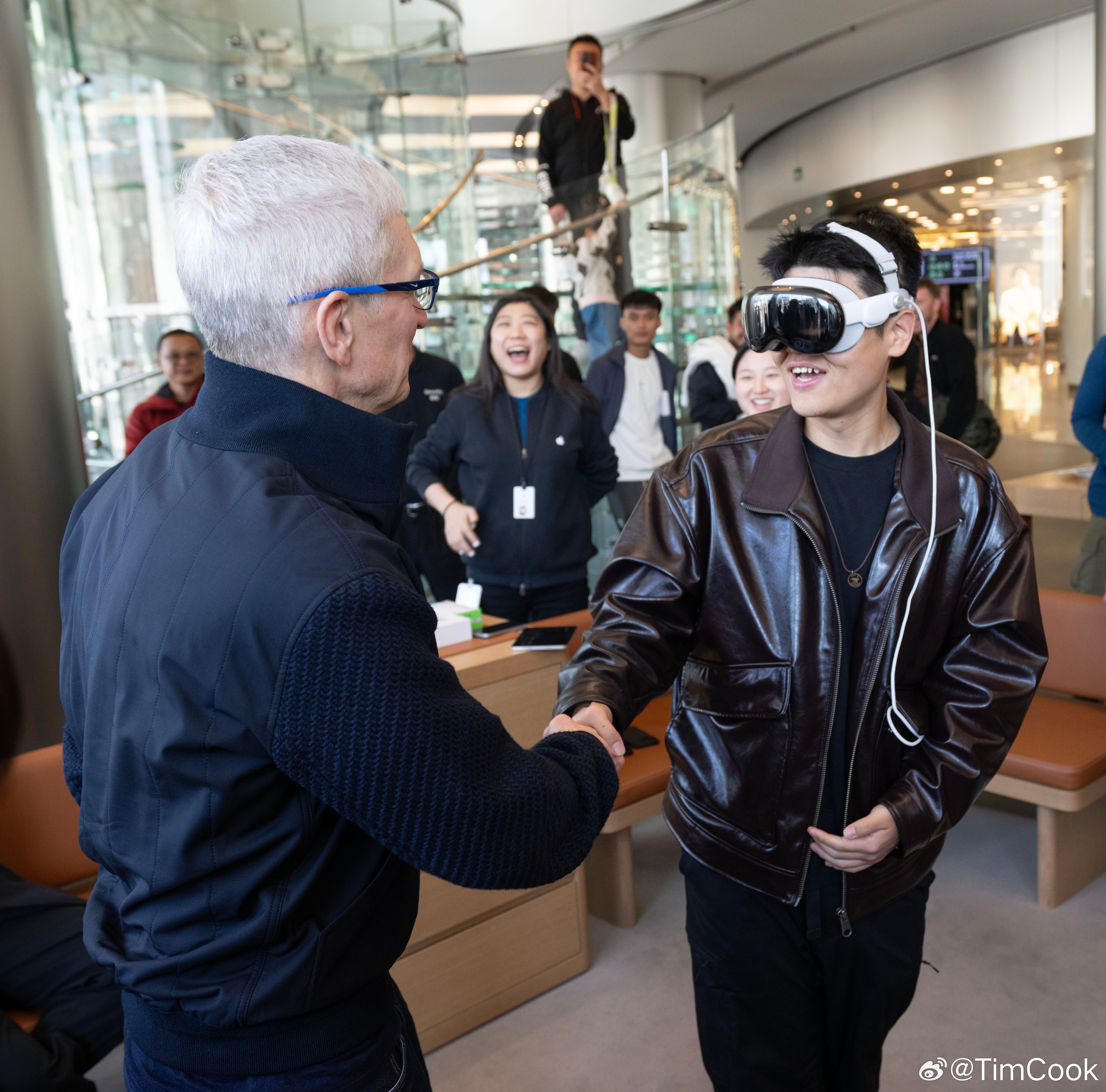 Cook visited the Wangfujing Apple Store in Beijing to spend time with customers and employees. | Image credit – Tim Cook, Weibo - Tim Cook once again in China, but no word on Apple Intelligence