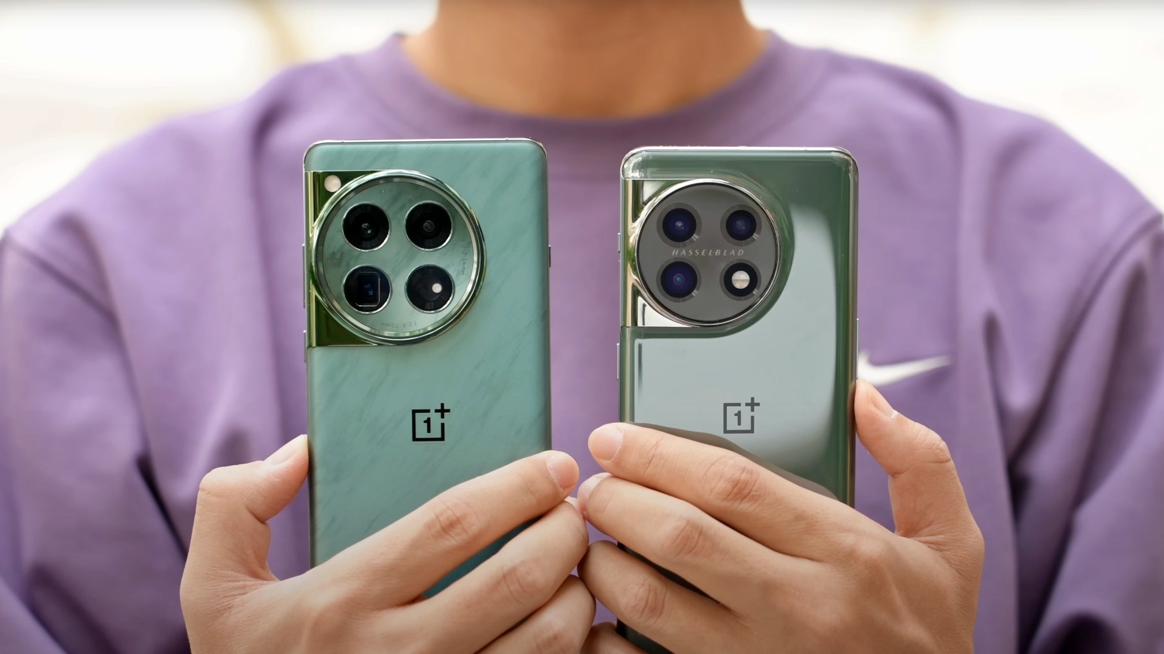 OnePlus 11 next to OnePlus 12.