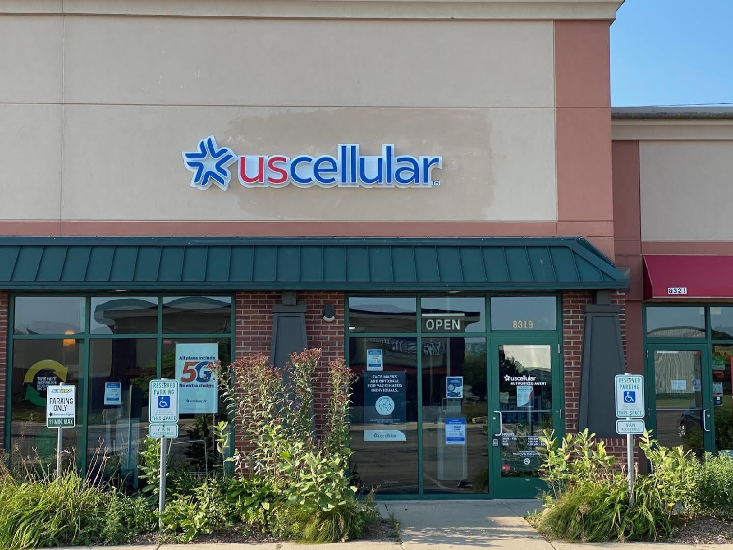 Once the FCC approves the acquisition, UScellular stores such as this one in Middleton, Wisconsin will be owned by T-Mobile. | Image credit-UScellular - T-Mobile's CEO delivers the latest update on the $4.4 billion purchase of most of UScellular