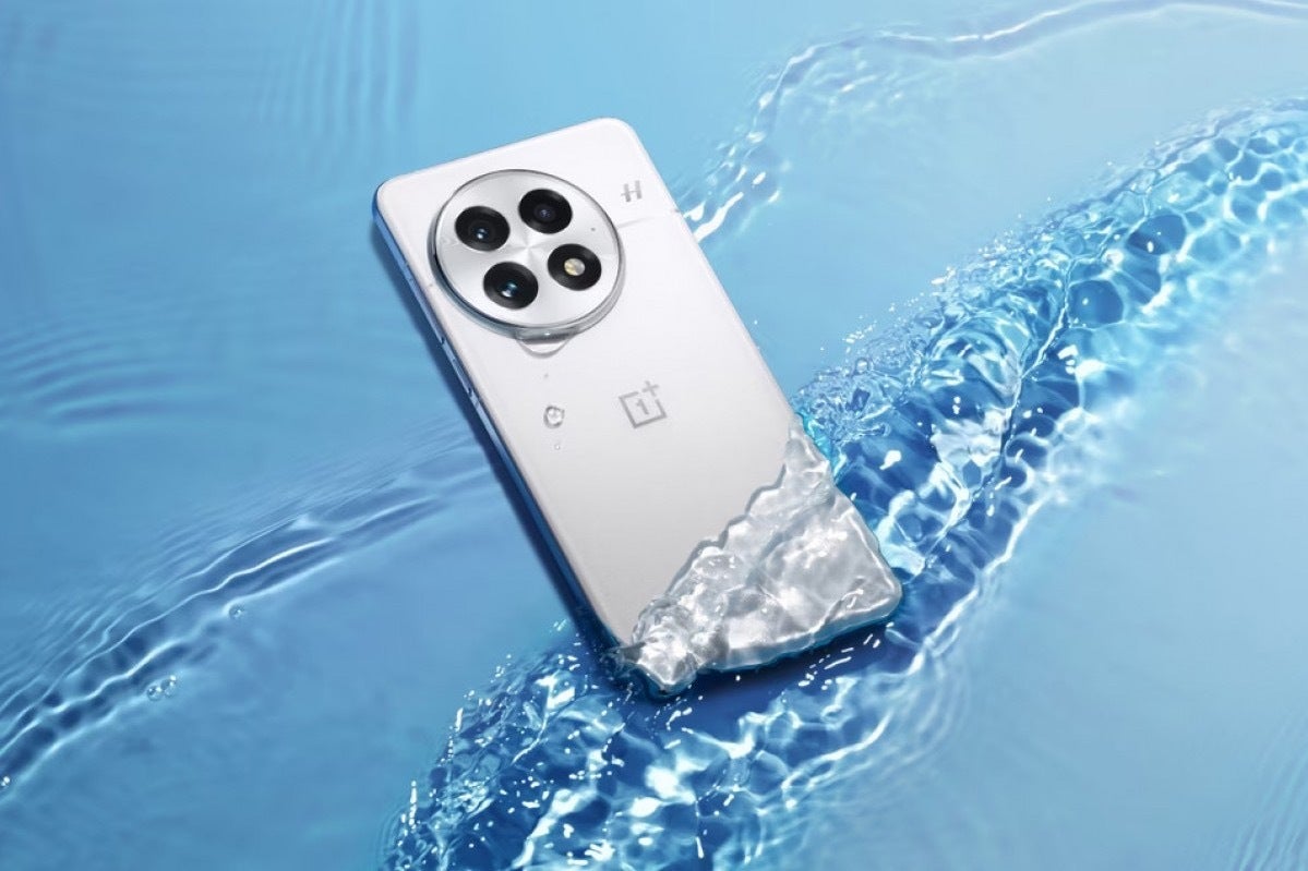 An Image of the OnePlus 13 in a pool of water