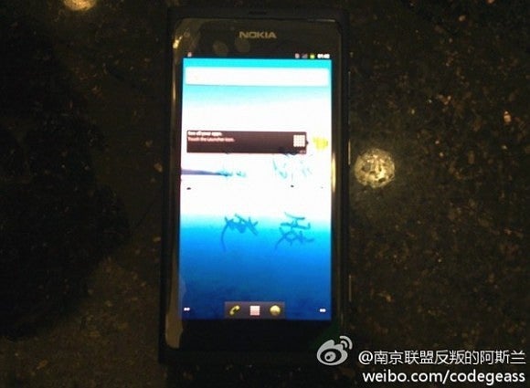 Nokia N9 romancing with Android spotted, and a MeeGo root access video
