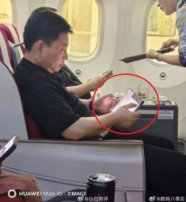 In September Yu was photographed on a plane with the unannounced Mate XT tri-fold foldable. | Image credit-Digital 80s Generation - Huawei Chairman covers his pocket so unannounced Mate 70 won't leak