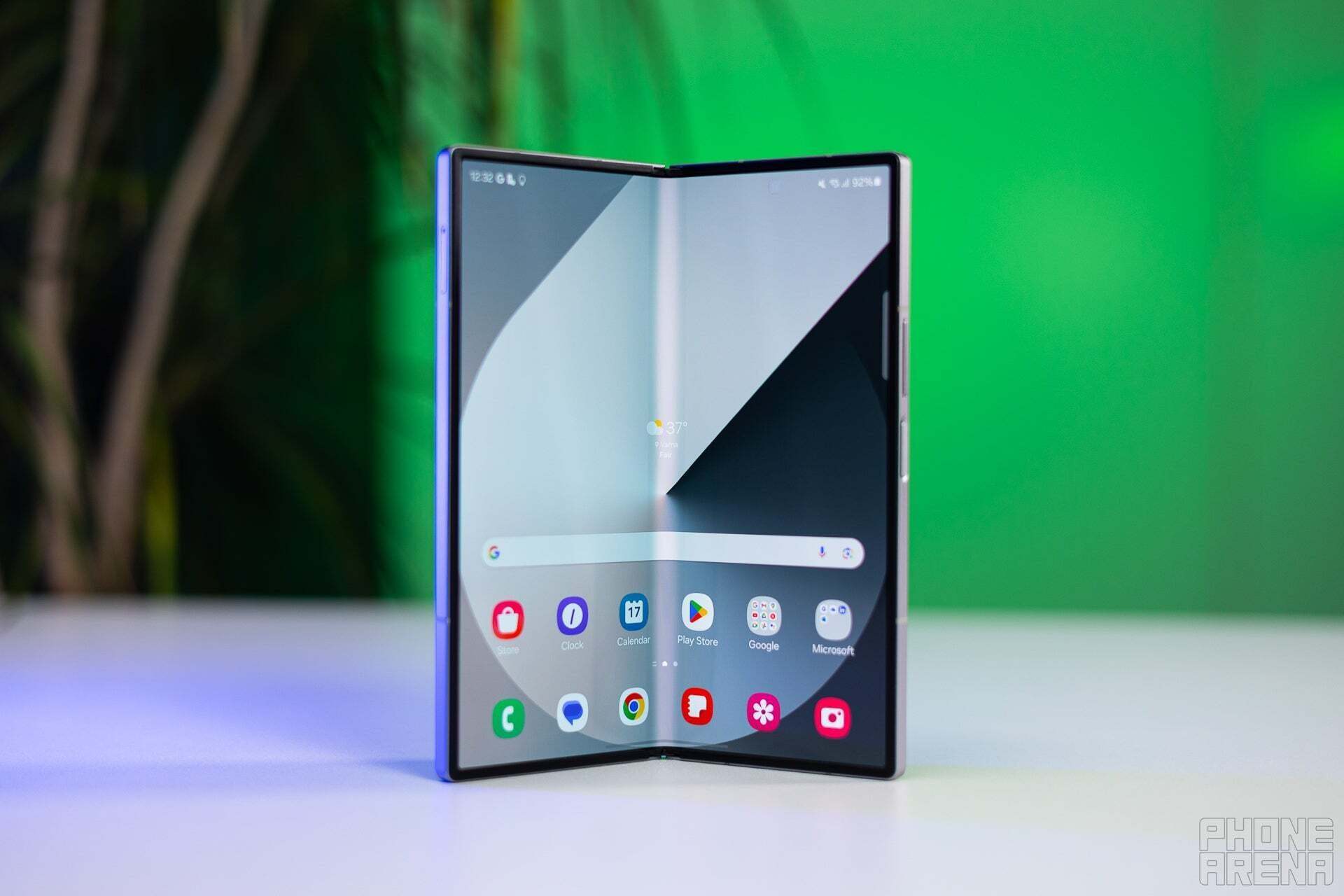 That&#039;s the Galaxy Z Fold 6. | Image credit – PhoneArena - Look Ma, no crease! The Galaxy Z Fold 7 promises to be flat, but the OnePlus Open 2 outwits it