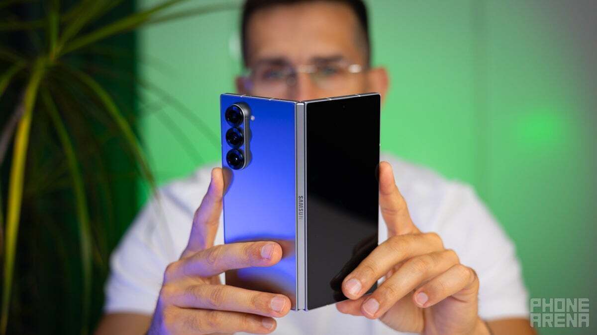 Nobody likes deep display creases. | Image credit – PhoneArena - Look Ma, no crease! The Galaxy Z Fold 7 promises to be flat, but the OnePlus Open 2 outwits it