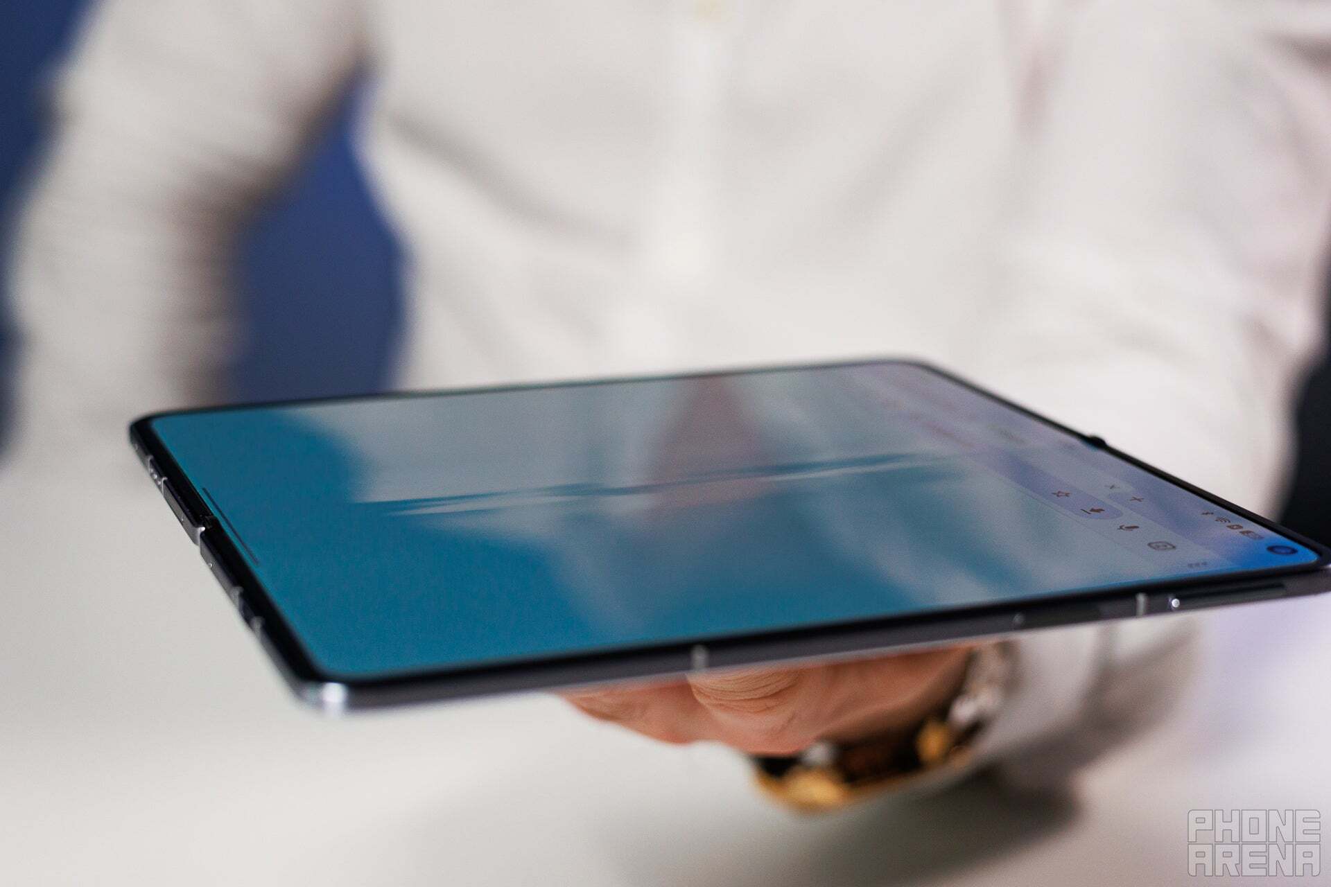 The Oppo Find N5&#039;s display crease is almost nonexistent. Almost. | Image Credit - PhoneArena - Apple&#039;s foldable iPhone may pull off a display breakthrough no other foldable has