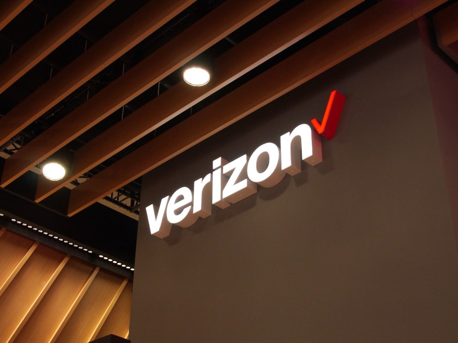 Image credit — PhoneArena - Verizon representative shares work experience: “I lied a lot”