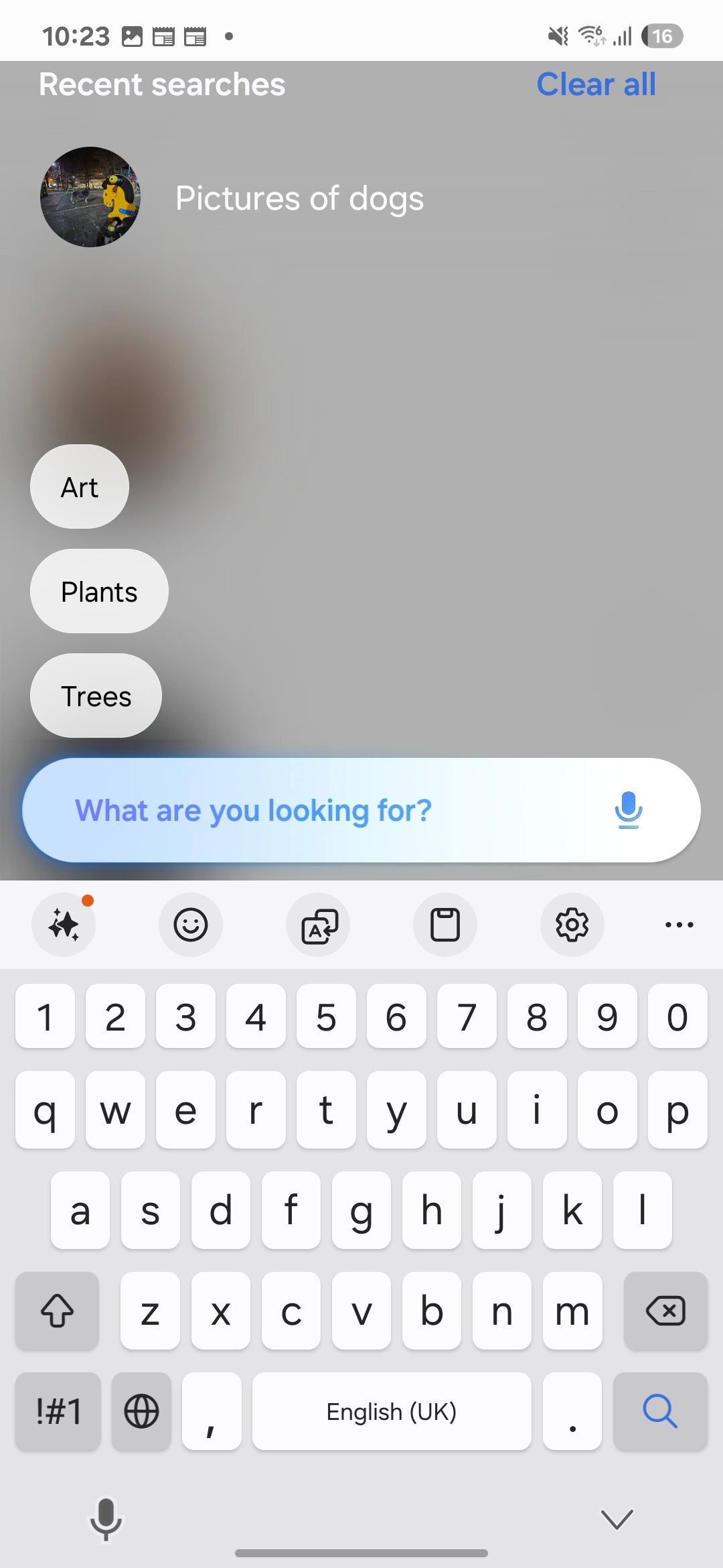 You can search in the Gallery app the same way you would if you were to talk to a chat bot. | Image by PhoneArena - One UI 7.0 may skip these Galaxy S25 features on older devices