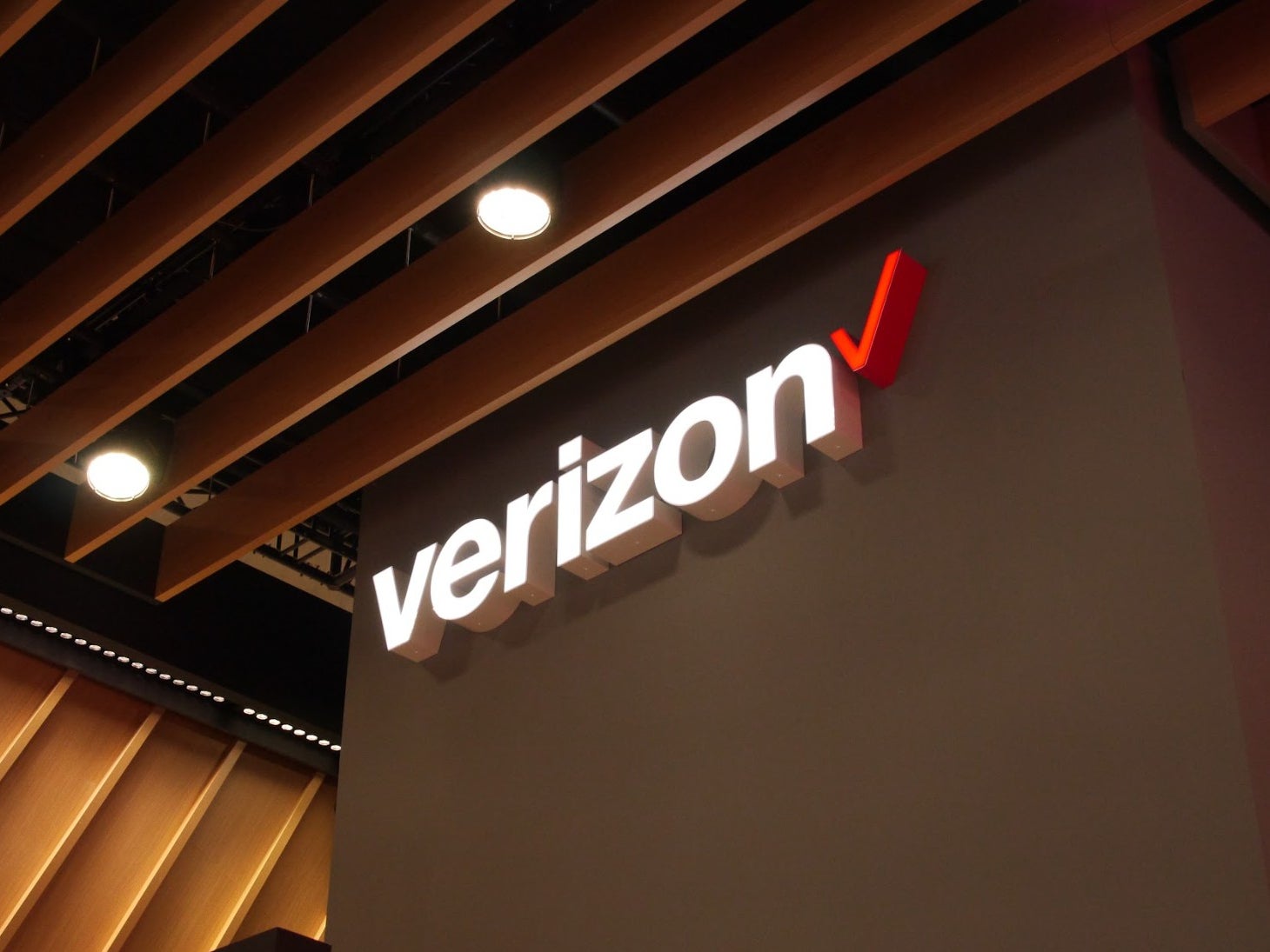 Image credit — PhoneArena - This trick makes Verizon give you a discount across all lines