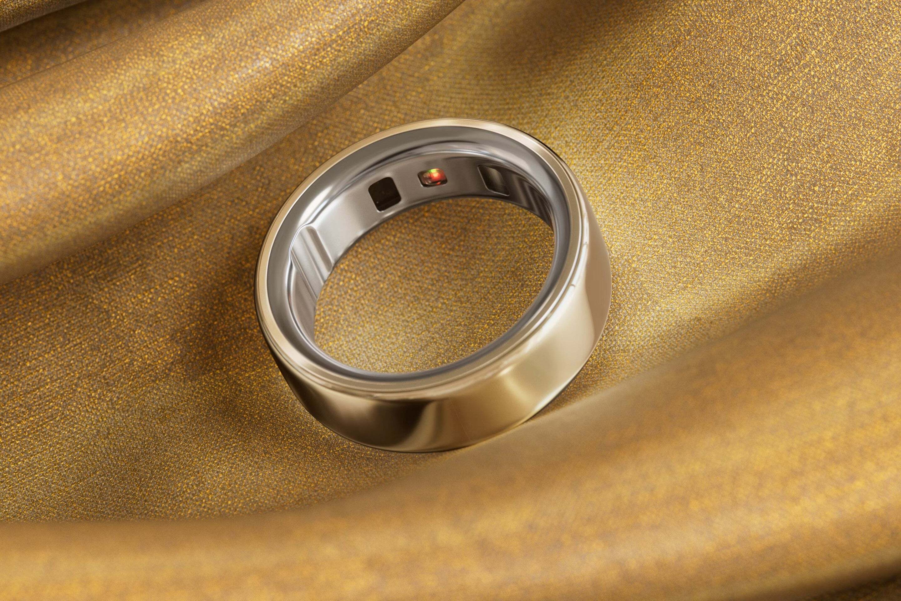 Oura Ring 4 in Gold