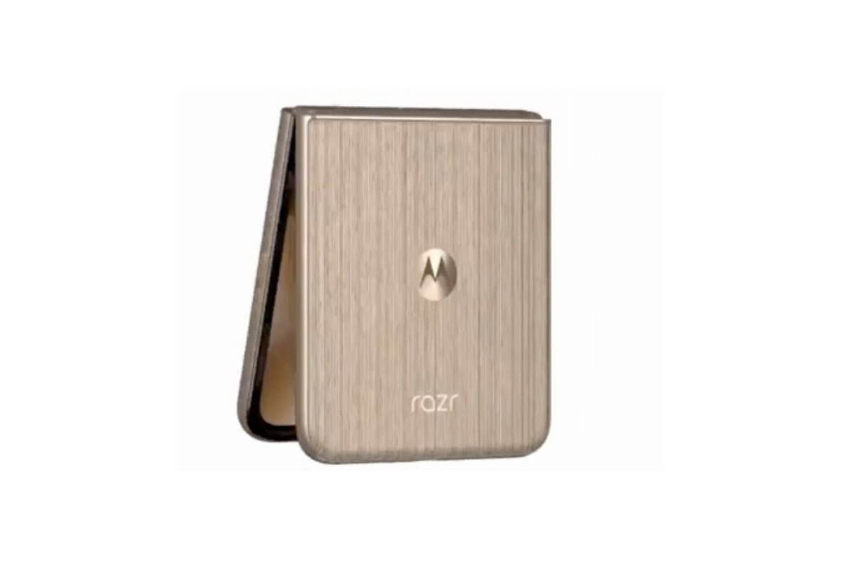 Leaked Motorola Razr 60 Ultra image with wood finish