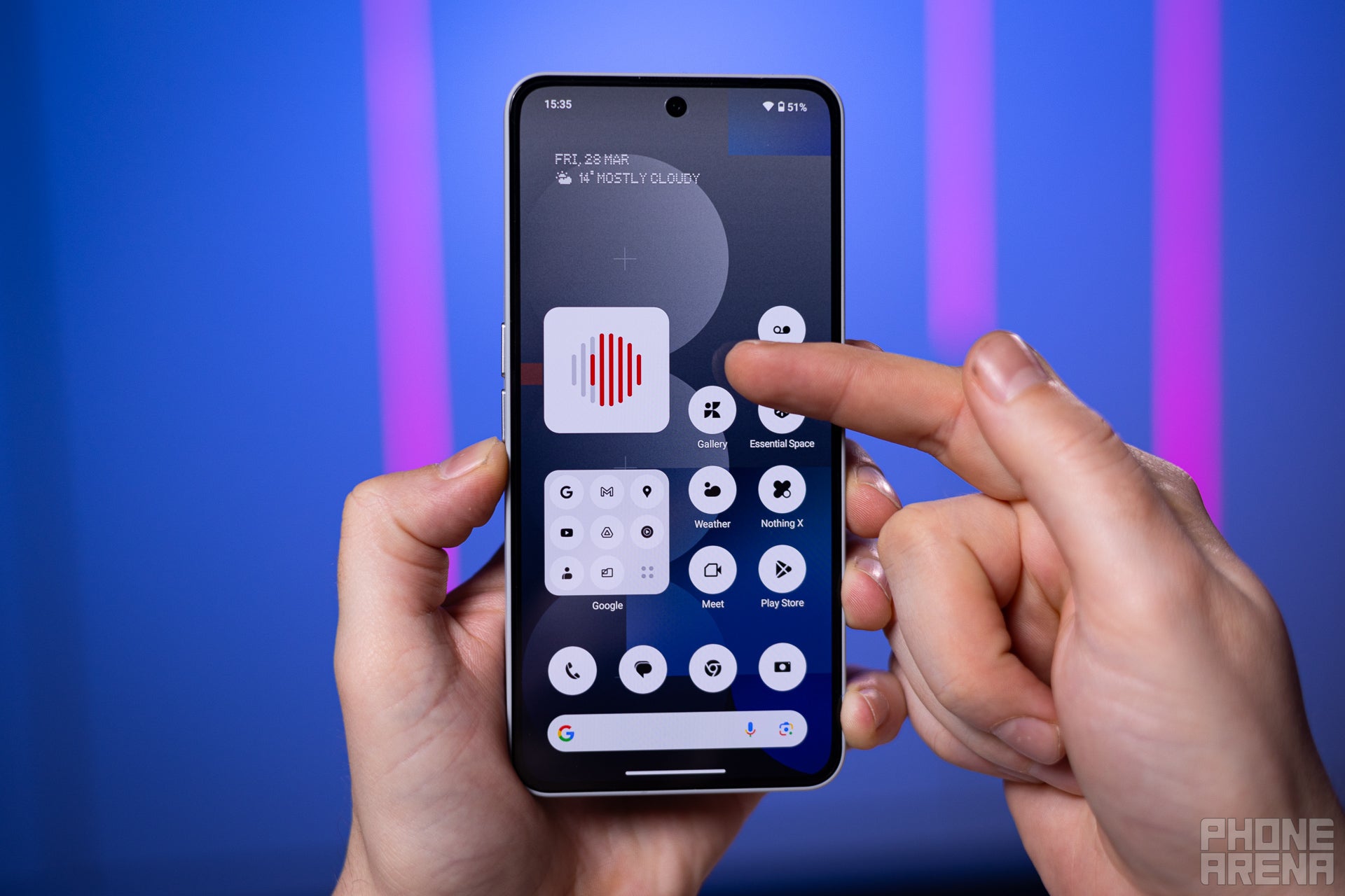 News Reporter widget, the lines are a progress bar for the currently spoken story (Image credit - PhoneArena) - Thoughtful use of AI: underdog shows the big brands how it&#039;s done