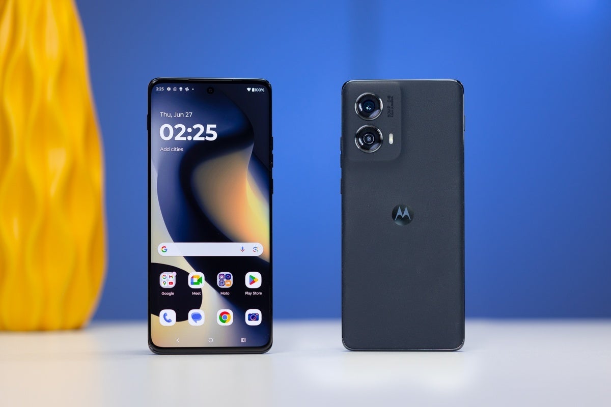 Motorola Edge (2024) front and back