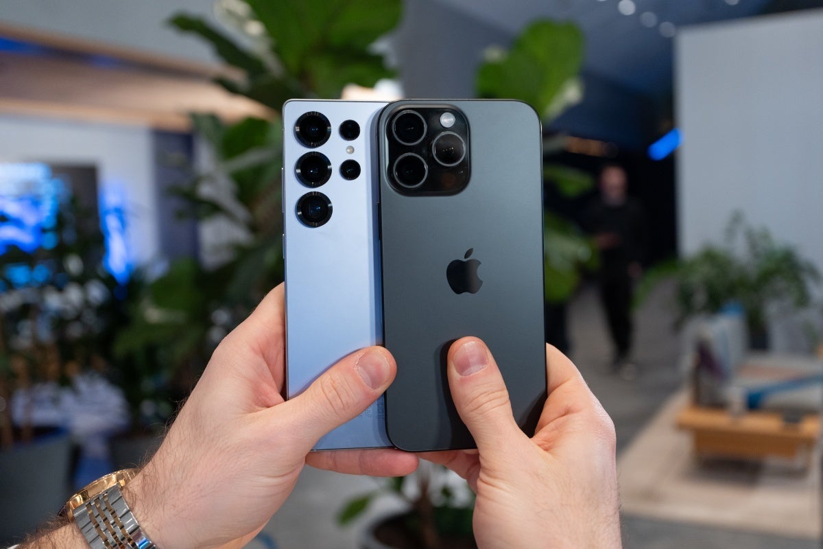 iPhone 16 Pro Max and Samsung Galaxy S25 Ultra