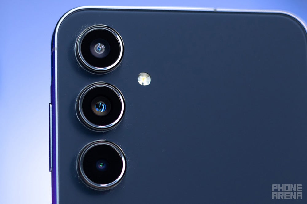 (Quiz) Which phone is this? Test your knowledge in the smartphone close-up challenge!
