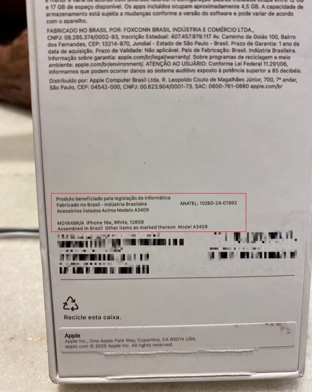 The bottom of the box for the iPhone 16e in Brazil has a sticker stating that the device is assembled in Brazil. | Image credit-Mac Magazine - Apple shifts some iPhone 16e production to Brazil just in case