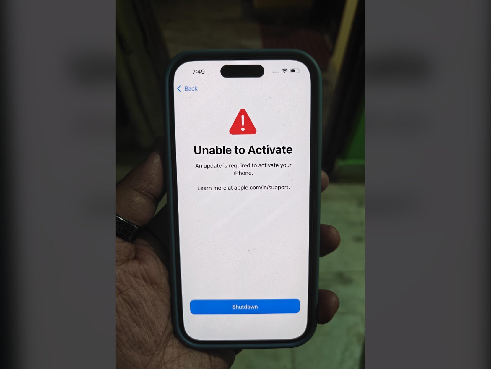 The poster’s iPhone failed to activate. | Image credit — Reddit - Users claim iOS update killed their iPhone, should you hold off?