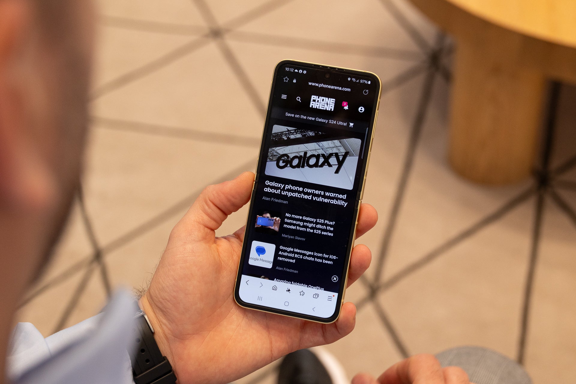 Image showing the screen of the Samsung Galaxy Z Flip 6