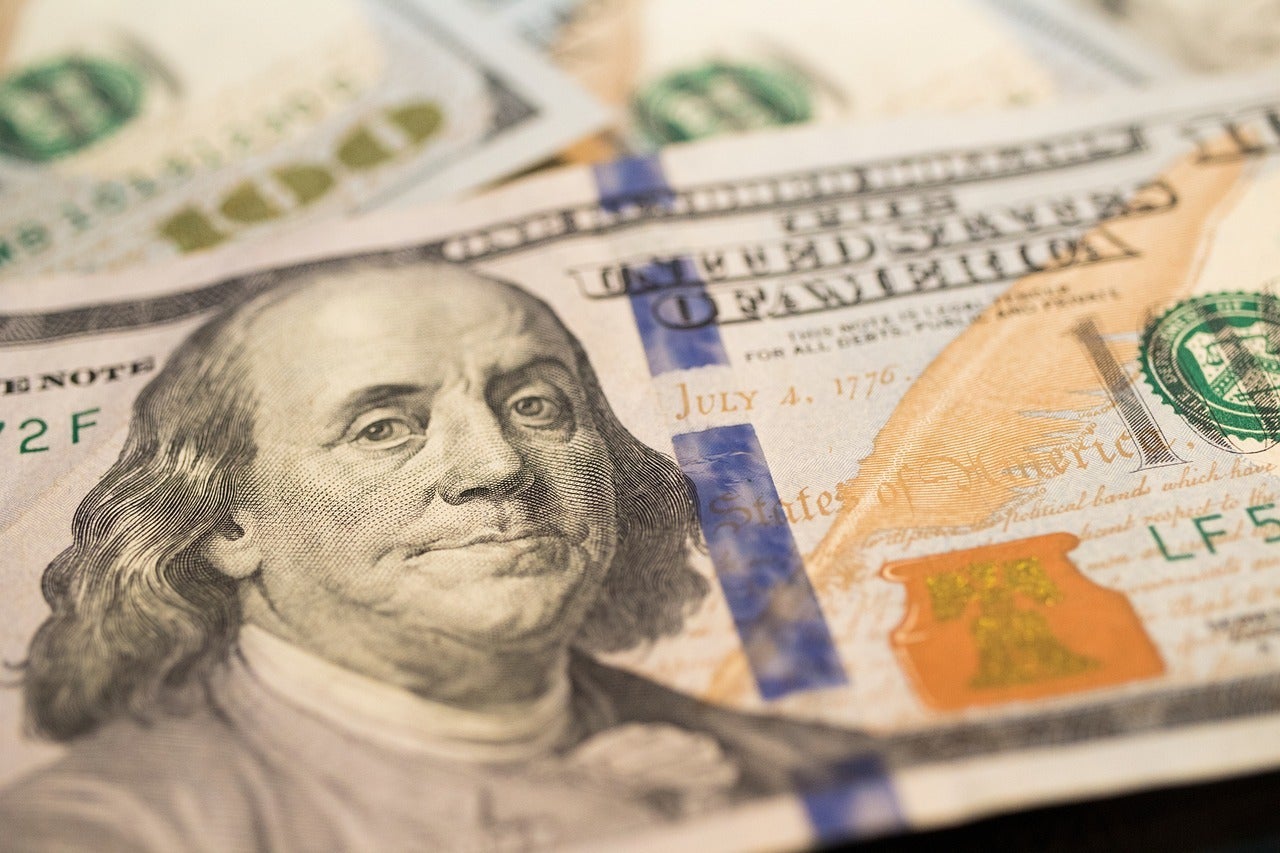 100 dollar bill closeup