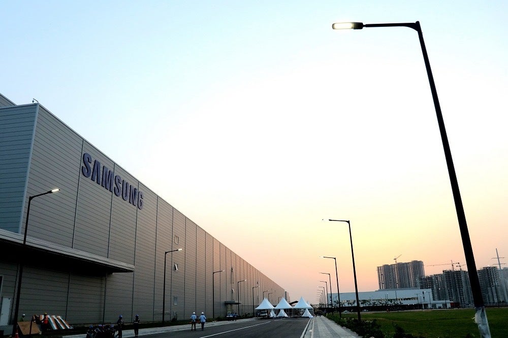 Imagem da fábrica móvel da Samsung em Noida, Índia