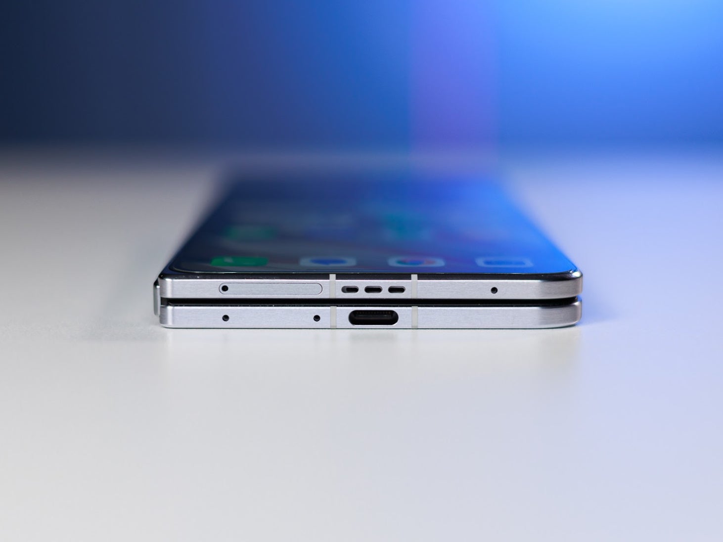 O Oppo Find N5 tem 8,93 mm de espessura quando dobrado. | Crédito da imagem - Phonearena - Samsung Galaxy Z Fold 7 teve minha atenção, mas seu recurso mais emocionante não está acontecendo