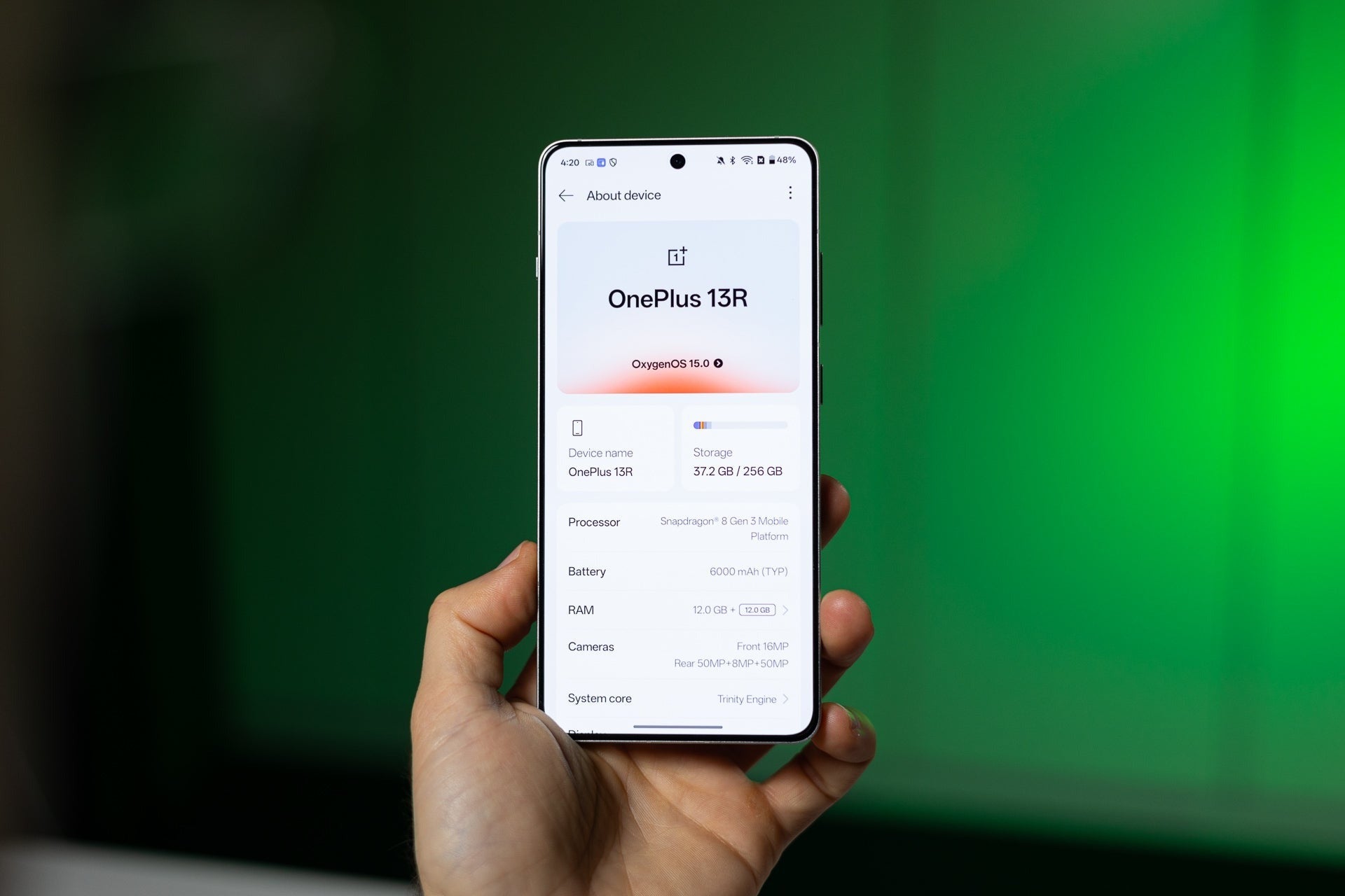 Mas é possivelmente o melhor telefone bang-for-your-buck para 2025. Imagem por Phonearena. - O melhor telefone em 2025 custa US $ 500 (e não é o pixel 9A)