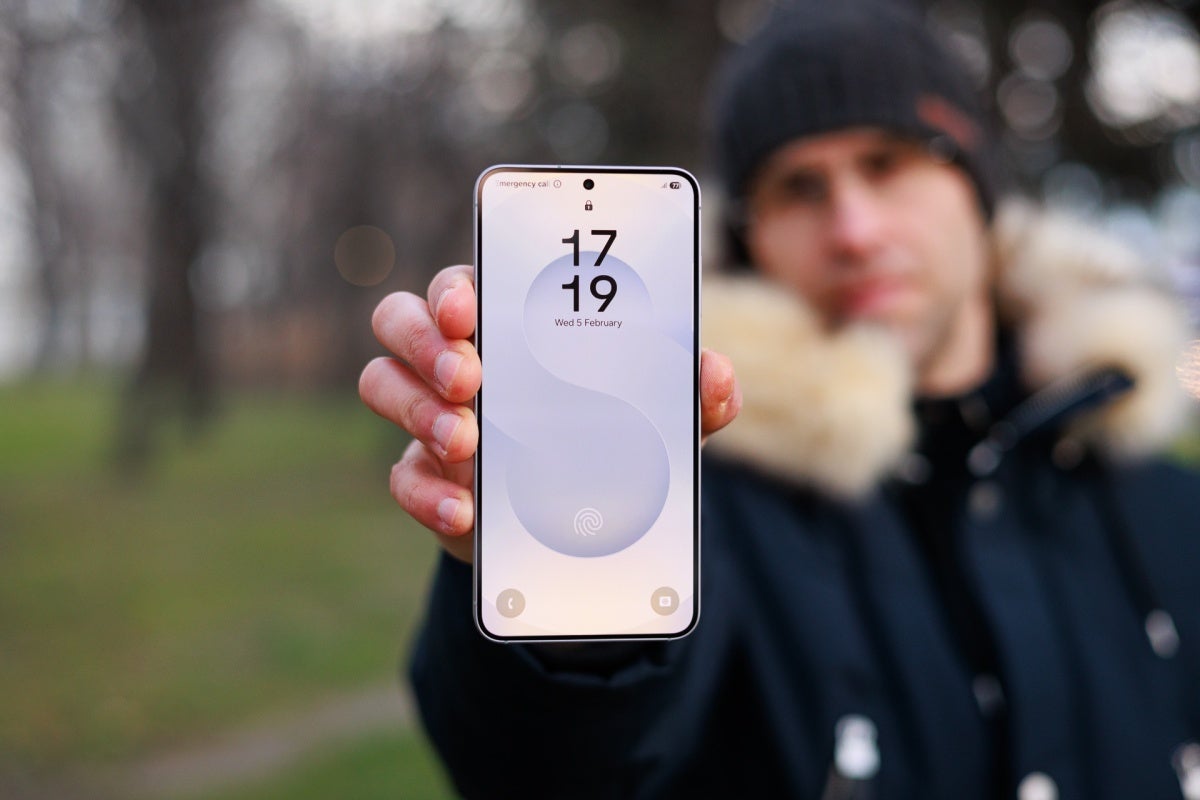 Samsung Galaxy S25 front