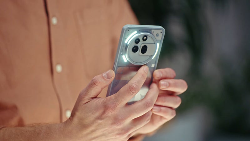 Screenshot of the Nothing Phone (3a) Pro displayed by Dieter Bohn on the Android Show