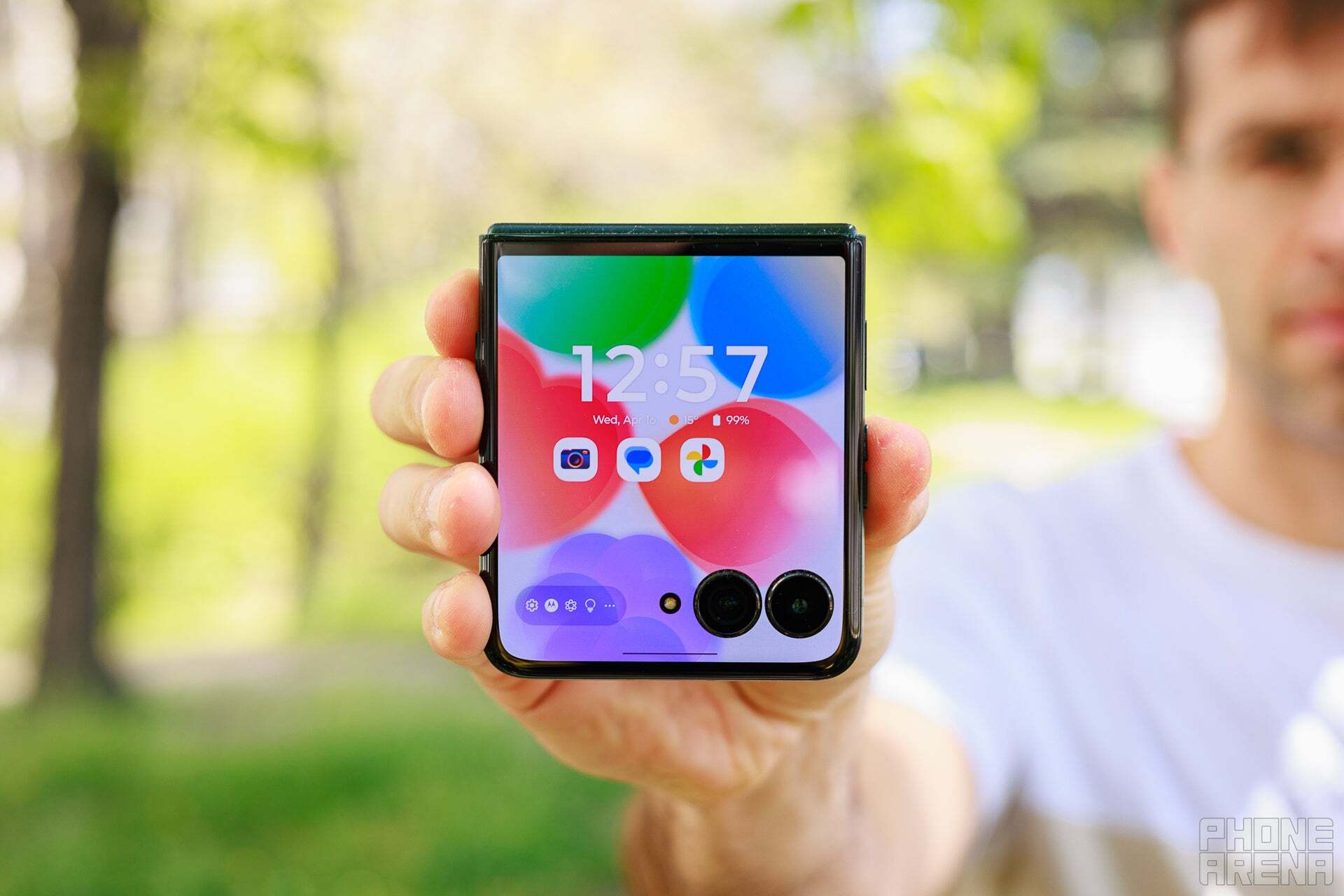 O Motorola Razr Ultra tem uma tela de capa realmente realmente útil | Imagem