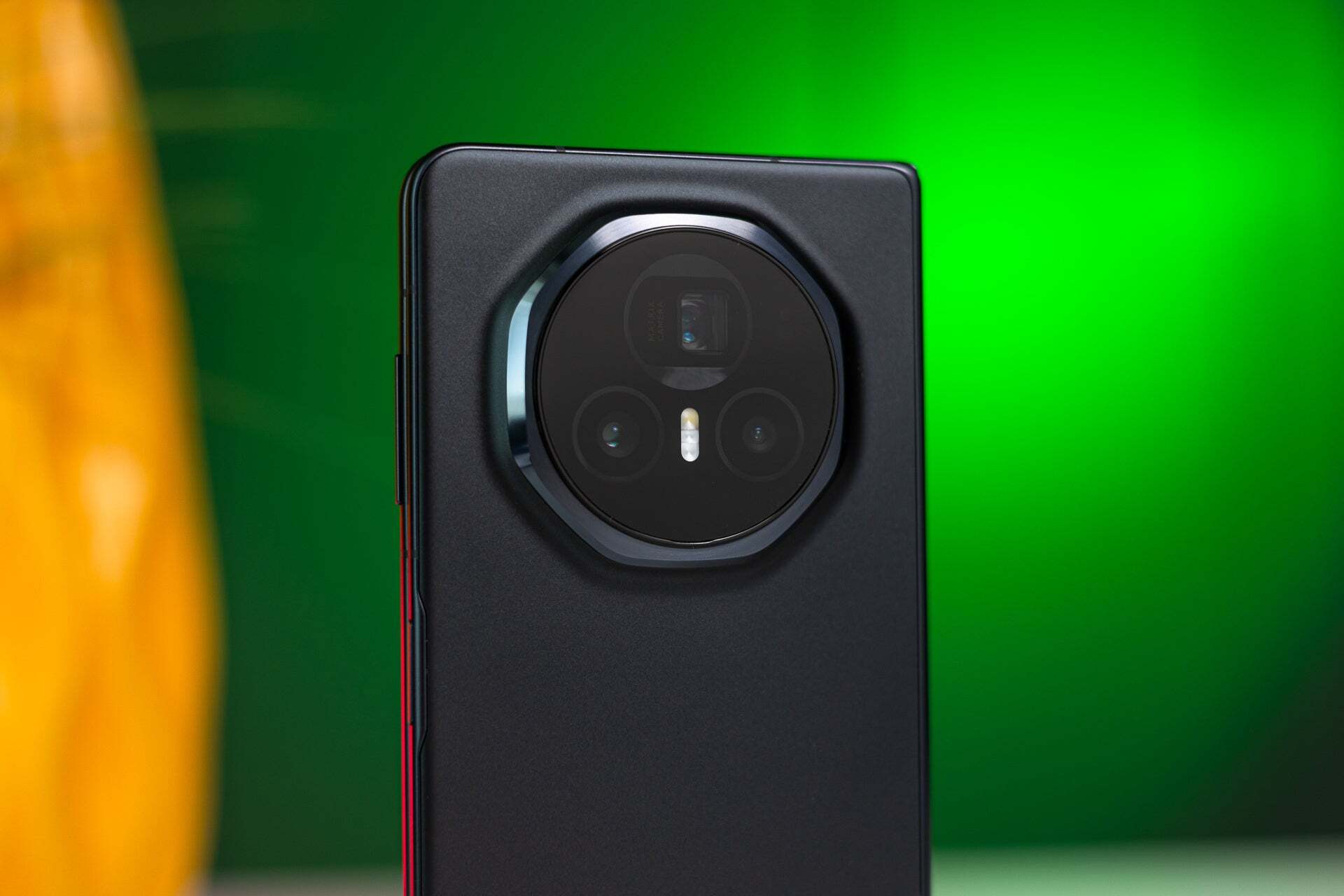 Uma lente de zoom de periscópio em um telefone flip? Por que não, Samsung? | Imagem