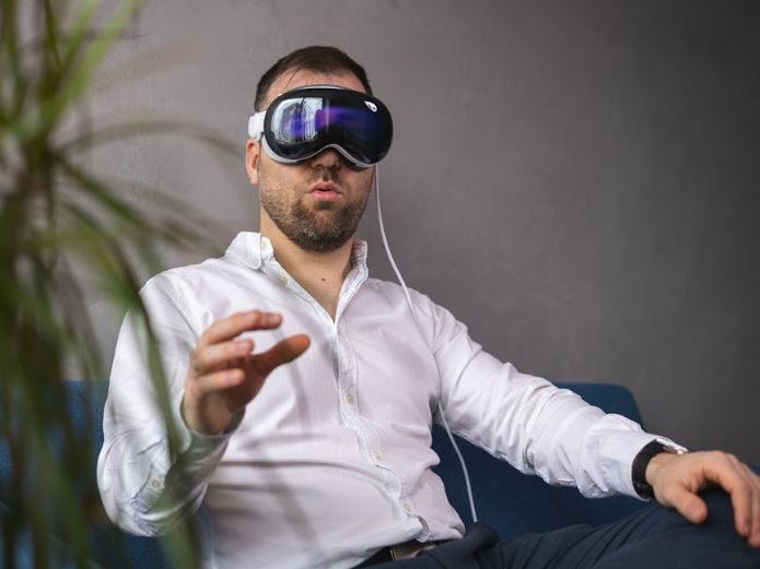 The Vision Pro doesn’t have dedicated controllers. | Image credit — PhoneArena - Upcoming Apple Vision Pro feature will make use of its excellent eye tracking